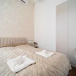 Luxurious N\' Elegant Opera Suite In The Heart Of Budapest