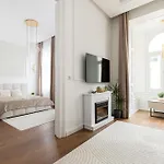 Luxurious N\' Elegant Opera Suite In The Heart Of Budapest