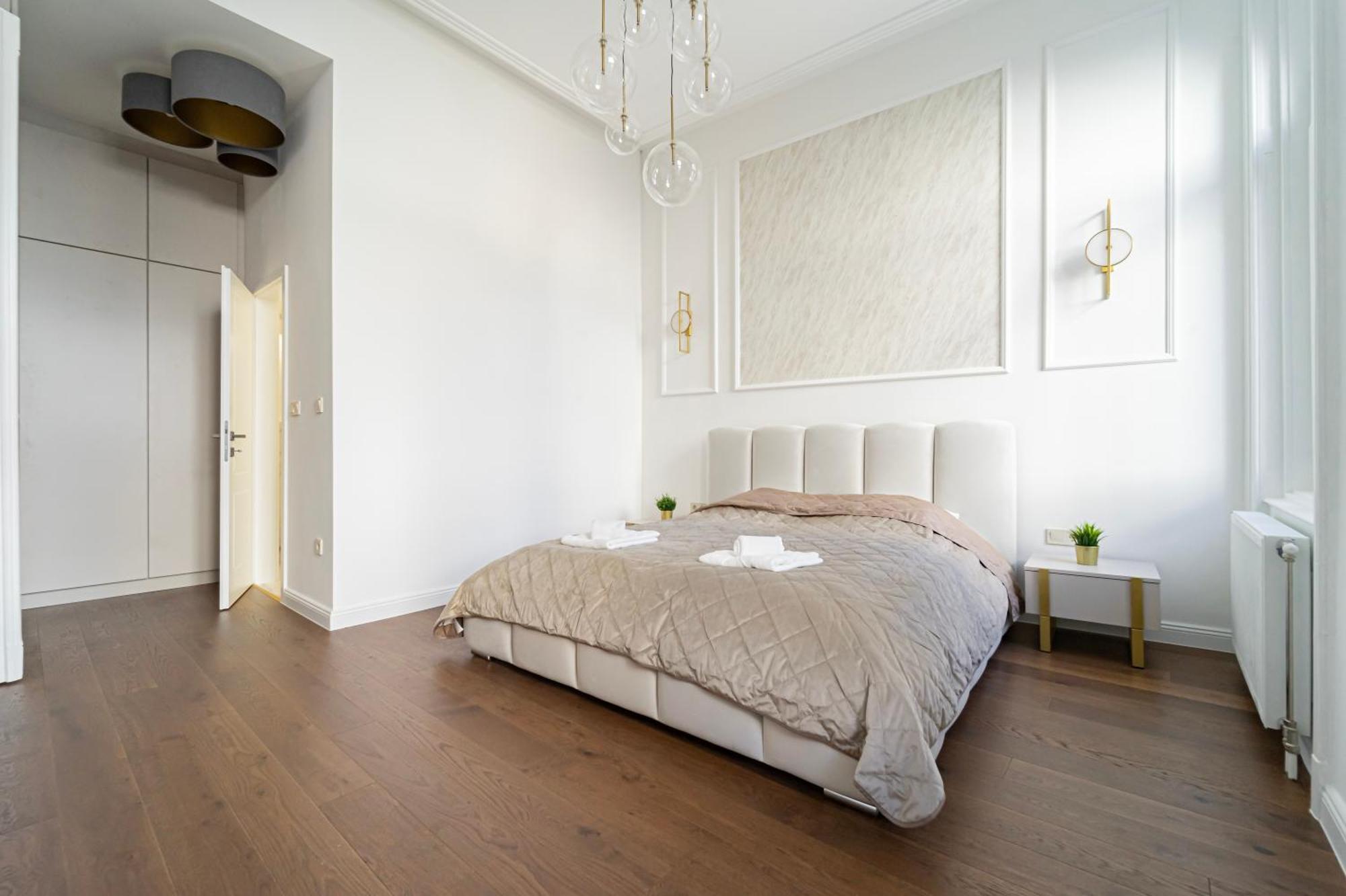 Luxurious N' Elegant Opera In The Heart Of