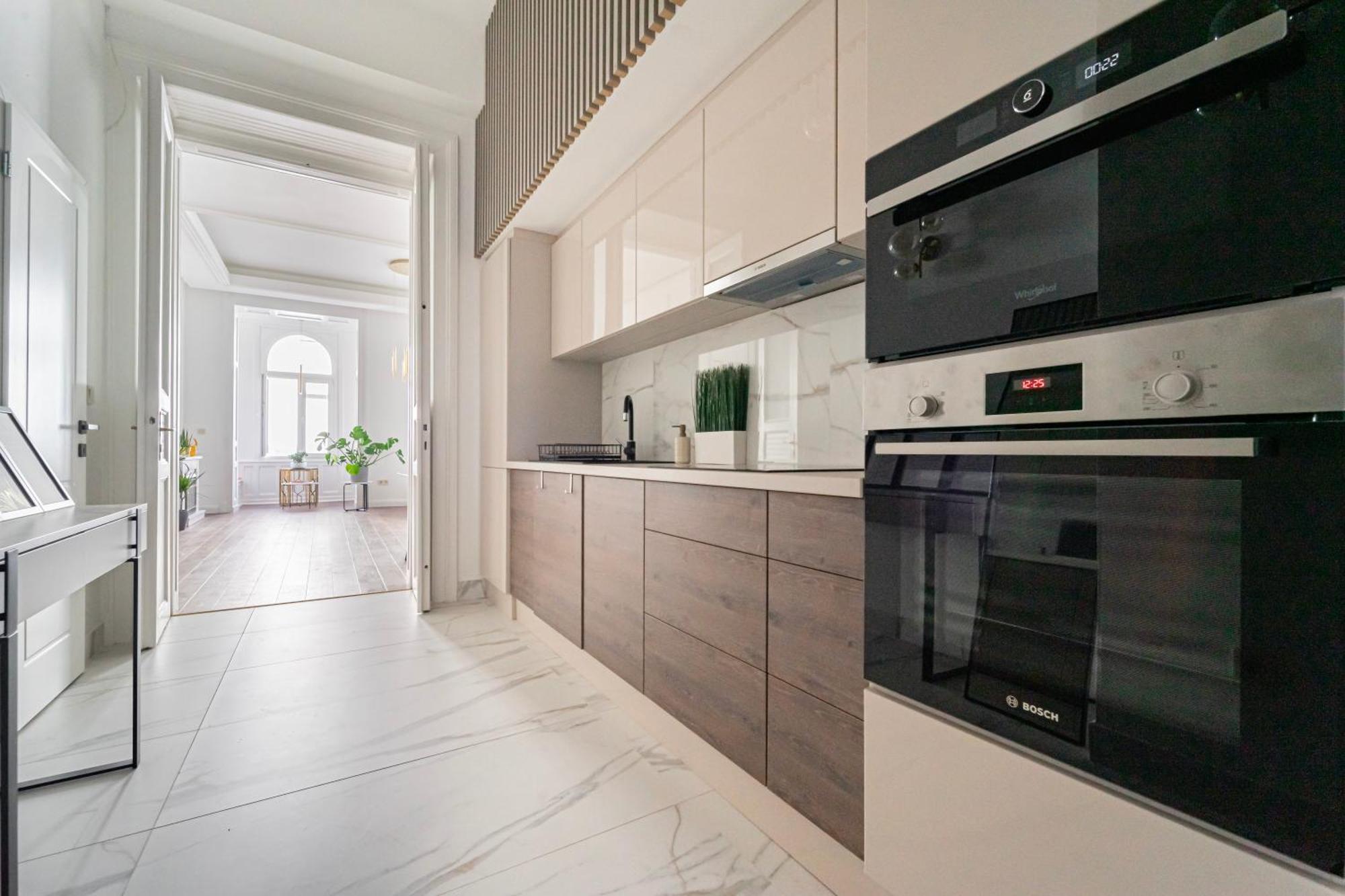 Luxurious N' Elegant Opera In The Heart Of Apartment *