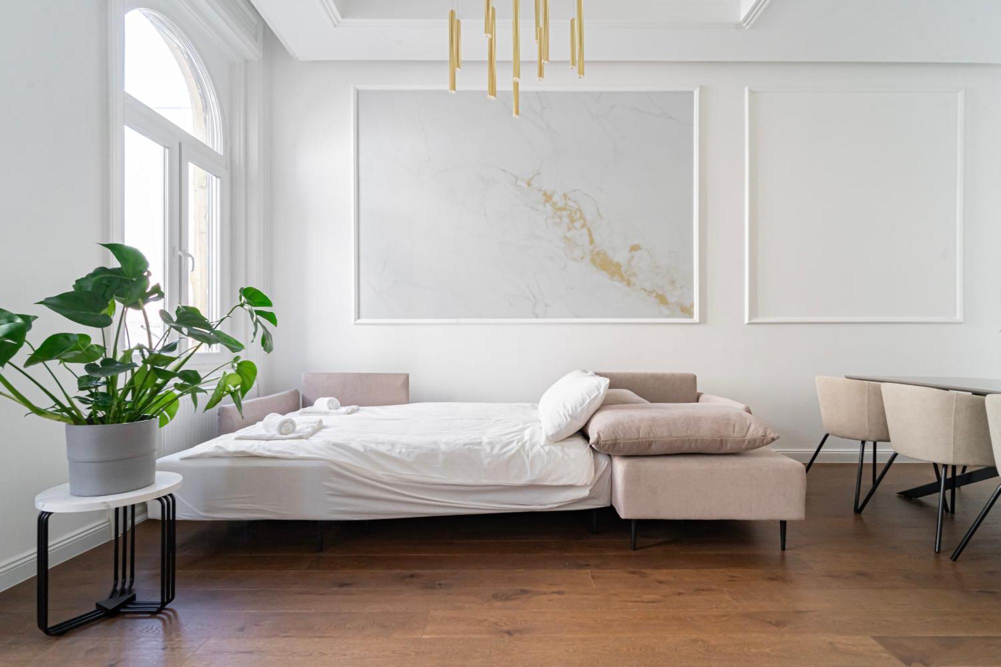 Luxurious N' Elegant Opera In The Heart Of Apartment *