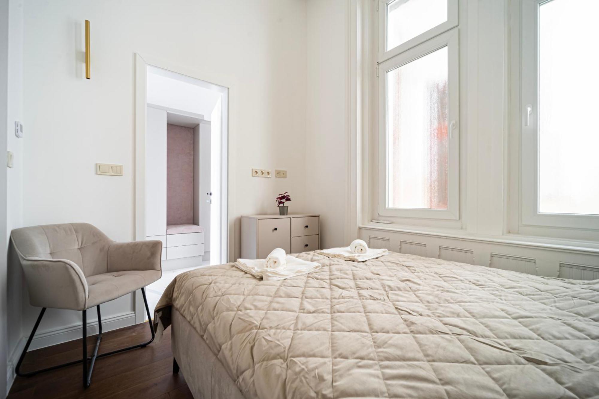 Luxurious N' Elegant Opera In The Heart Of Apartment