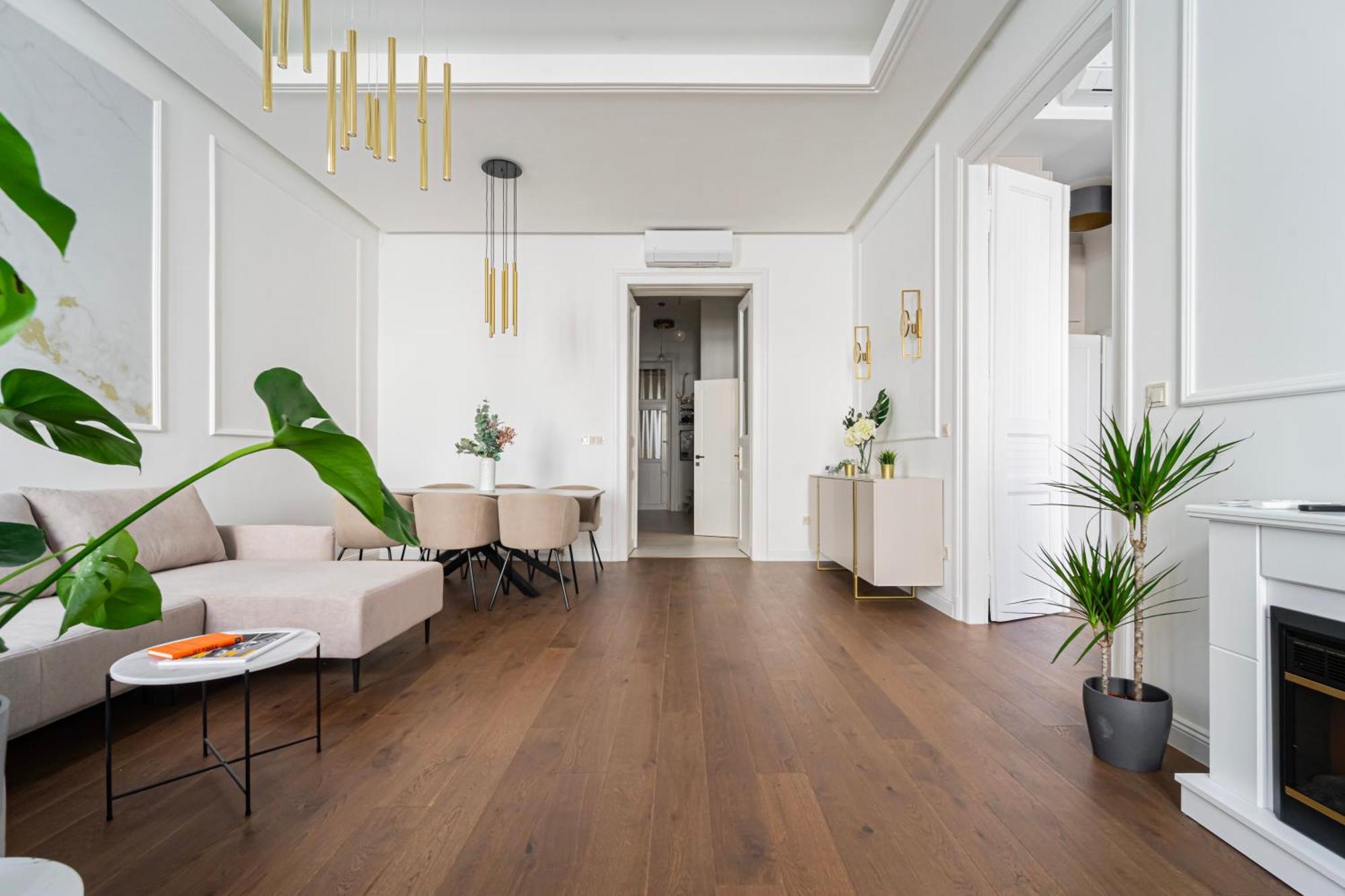 Luxurious N' Elegant Opera In The Heart Of Apartment *
