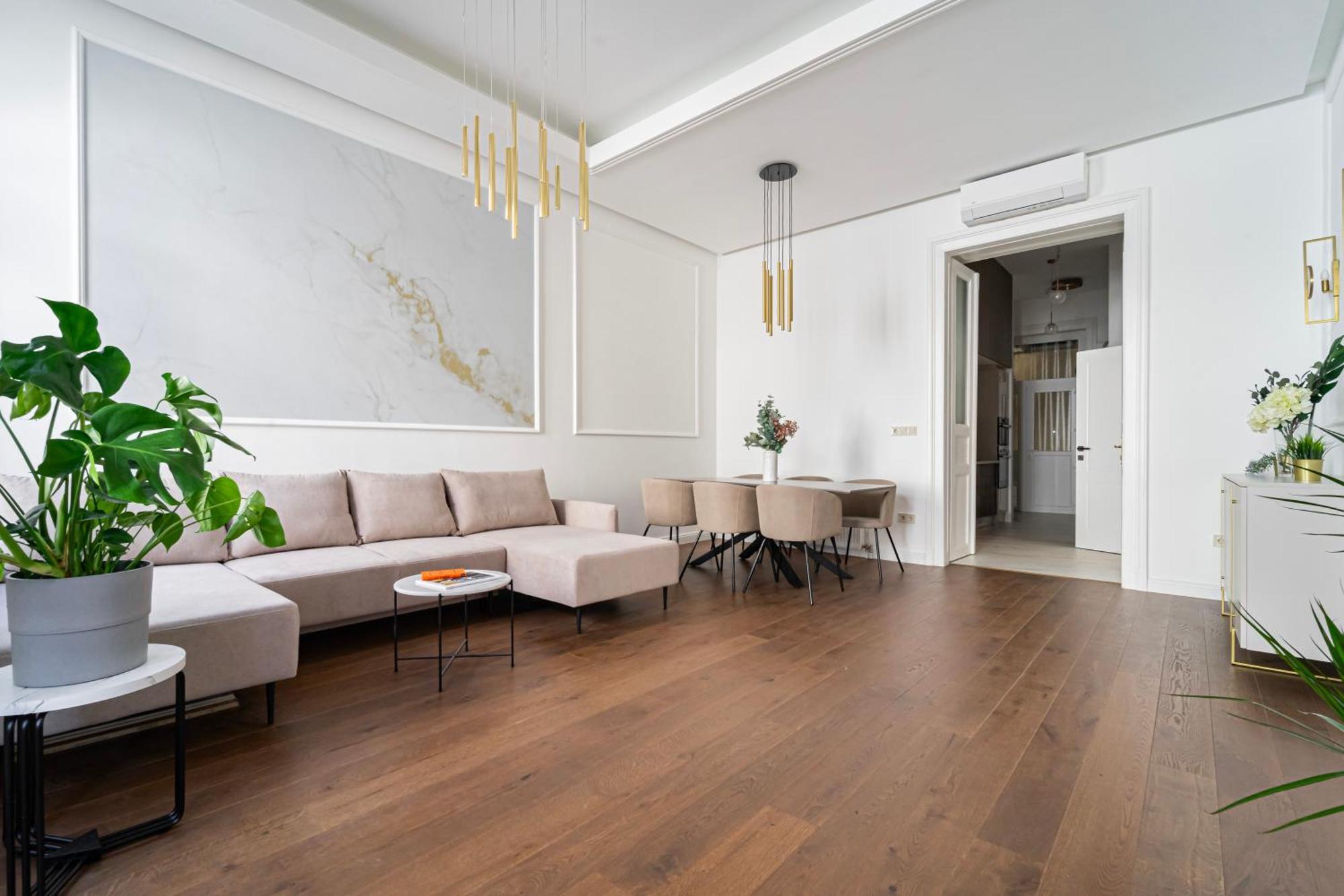 Luxurious N' Elegant Opera In The Heart Of