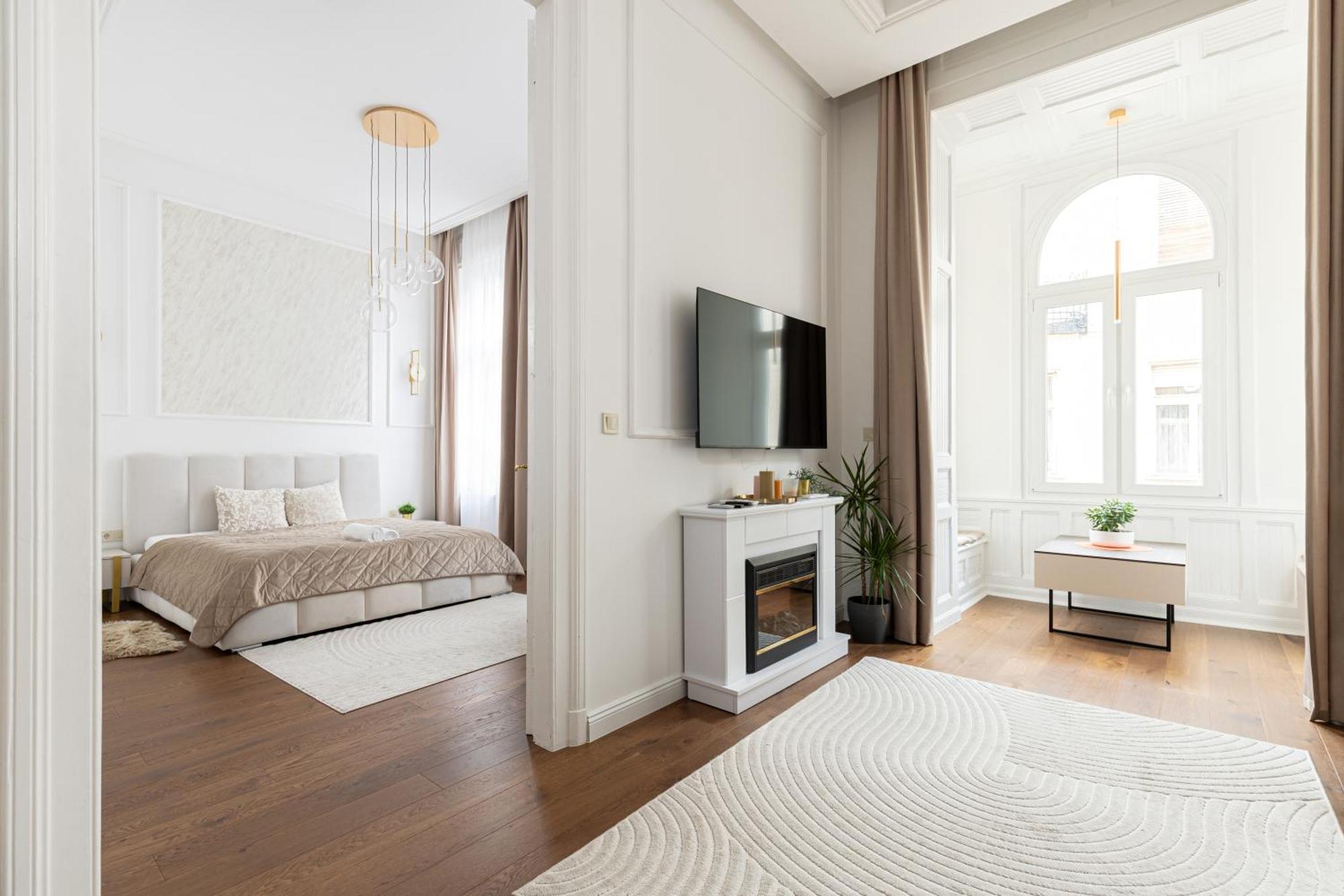 Luxurious N' Elegant Opera In The Heart Of Budapešť